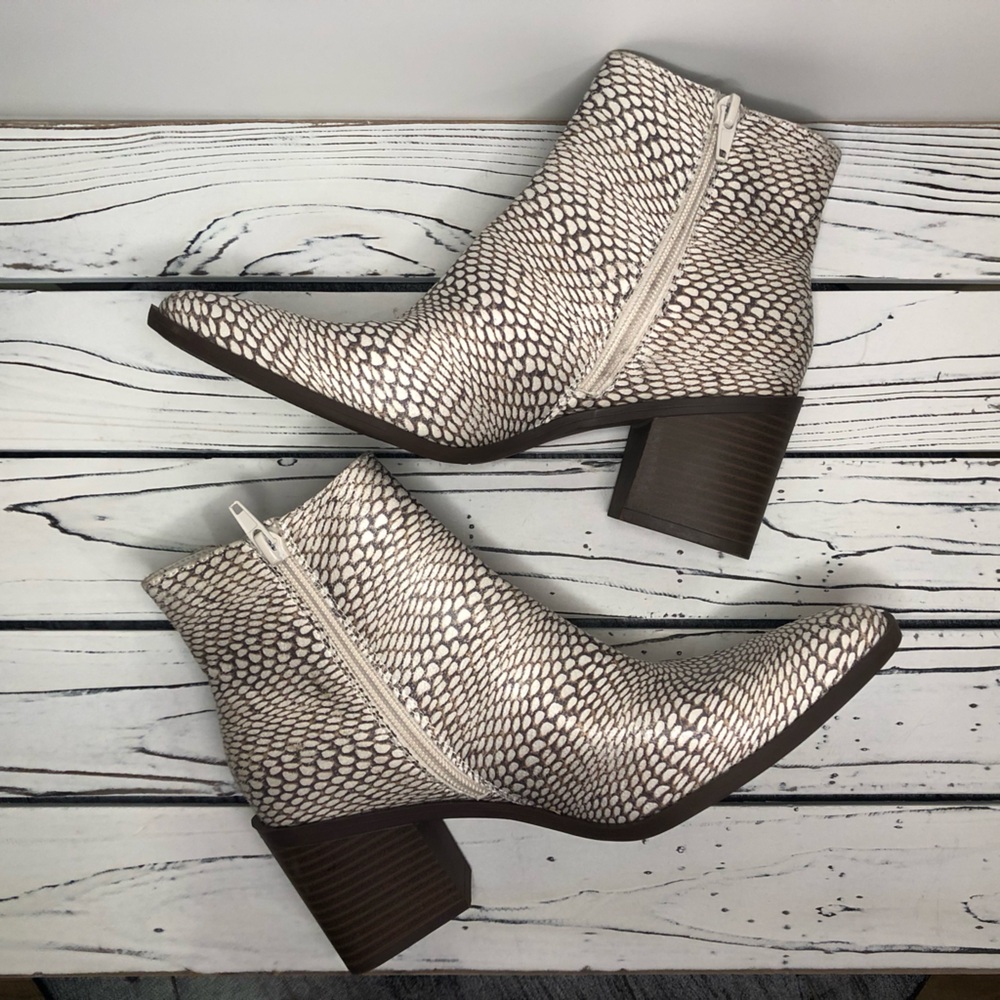 The Limited “Kiki” Snake Print Stacked Block Heel Chelsea Ankle Bootie Size 6.5